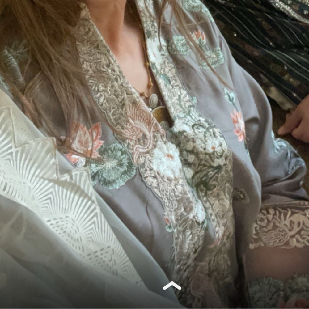 Pakistani Designer Sana Safinaz Elegant Floral Embroidered with tulip shalwar. - Picture 3 of 6